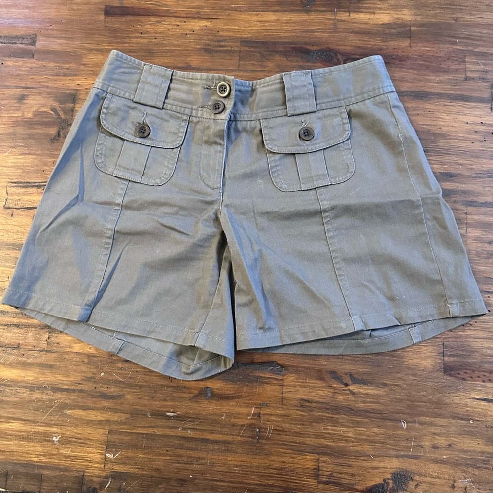 Cabela’s Khaki / Gray Envelope Pocket Mid Rise Shorts Size 8